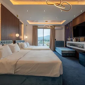 فندق Greek House, نيوس مارماراس