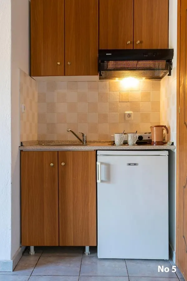 Sofias Studios East Home Апартаменты
